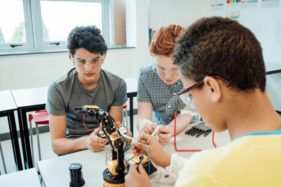 What Are Robotics Workshops For High Schoolers Like?